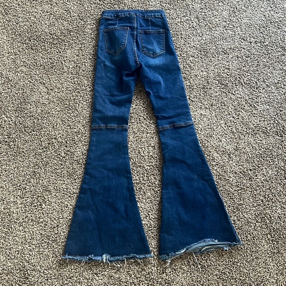 Blue jeans bootcut size XS with back pockets not new, but in good condition - Picture 1 of 4